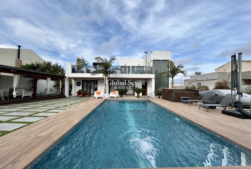 Resale - VILLA -
LOS BALCONES - LOS ALTOS - Costa Blanca