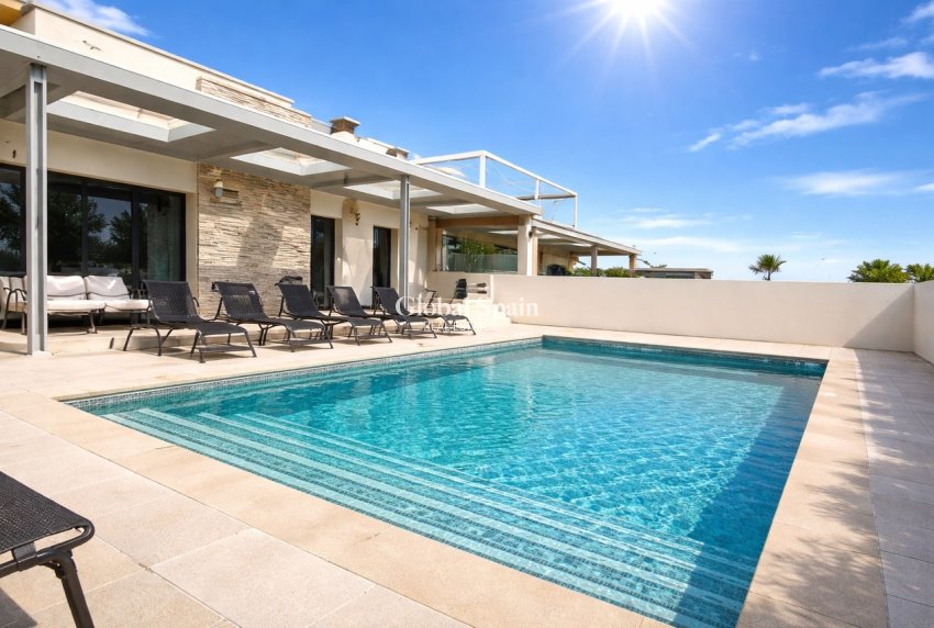 Resale - VILLA -
LOS BALCONES - LOS ALTOS - Costa Blanca