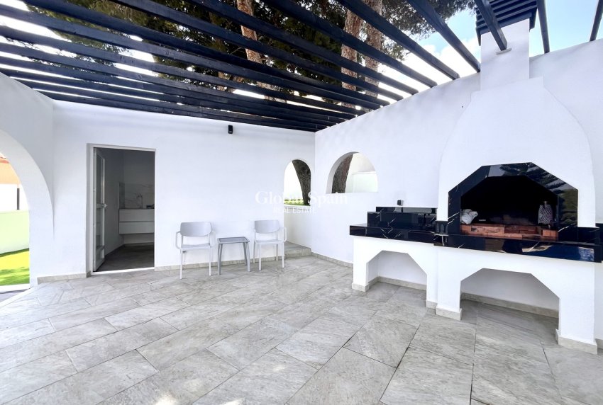 Resale - VILLA -
LOS BALCONES - LOS ALTOS - Costa Blanca