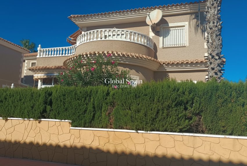 Resale - VILLA -
LOS BALCONES - LOS ALTOS - Costa Blanca