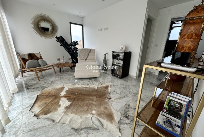 Resale - VILLA -
LOS BALCONES - LOS ALTOS - Costa Blanca