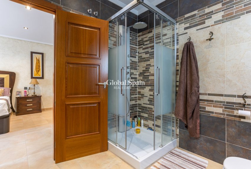 Resale - VILLA -
LOS MONTESINOS - Costa Blanca