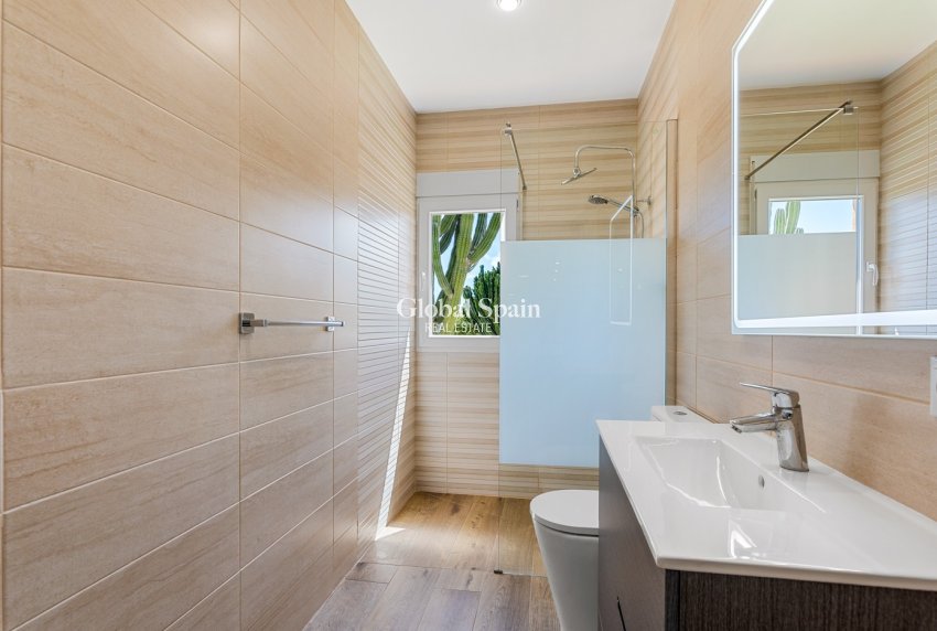 Resale - VILLA -
LOS MONTESINOS - Costa Blanca