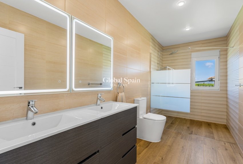 Resale - VILLA -
LOS MONTESINOS - Costa Blanca