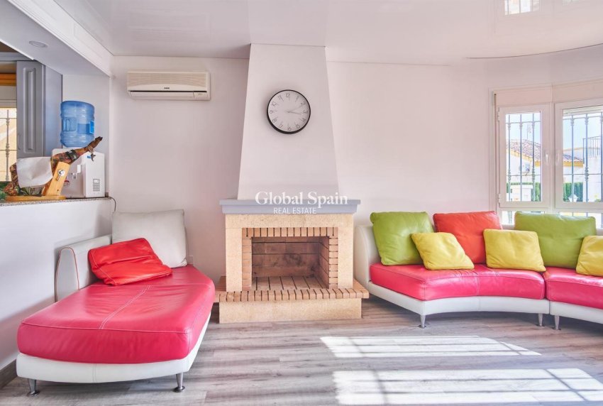 Resale - VILLA -
LOS MONTESINOS - Costa Blanca