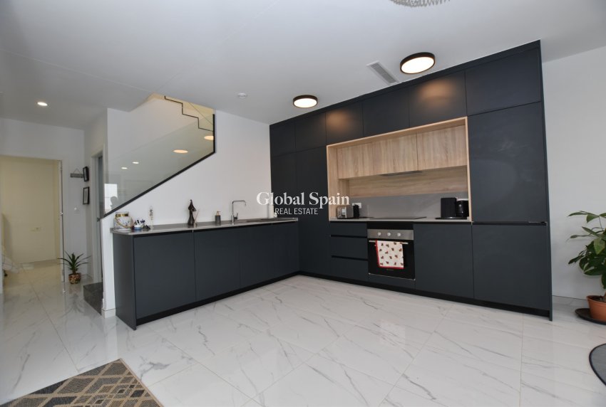 Resale - VILLA -
LOS MONTESINOS - Costa Blanca