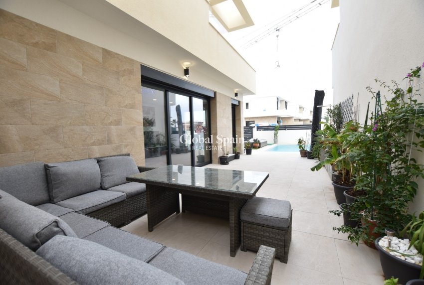 Resale - VILLA -
LOS MONTESINOS - Costa Blanca