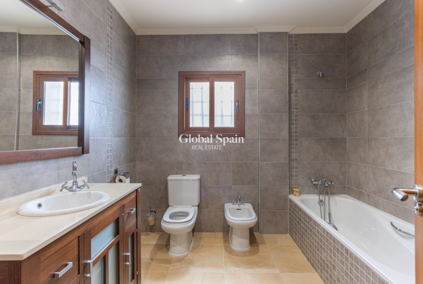 Resale - VILLA -
LOS MONTESINOS - Costa Blanca