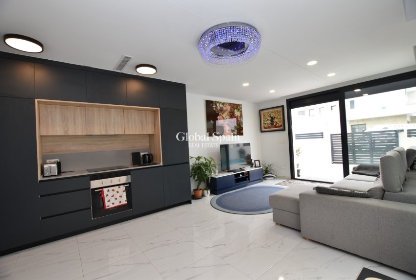 Resale - VILLA -
LOS MONTESINOS - Costa Blanca