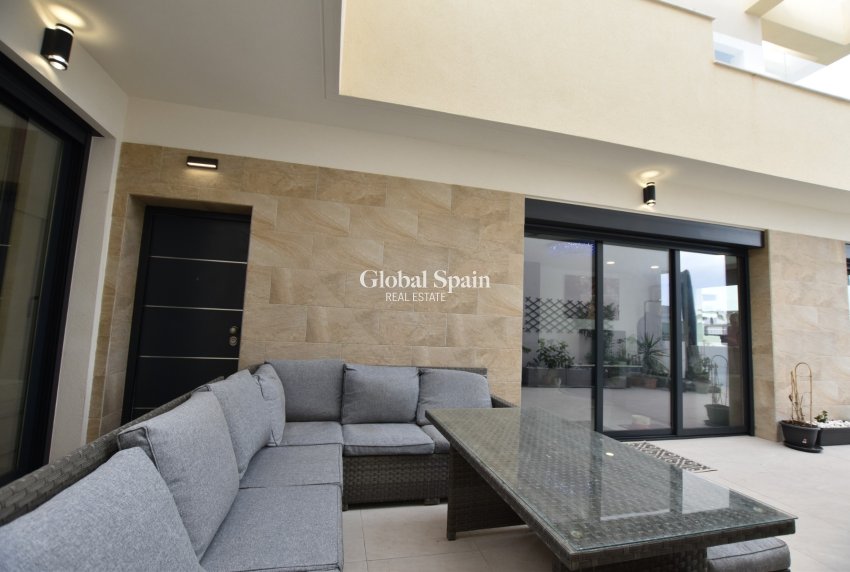 Resale - VILLA -
LOS MONTESINOS - Costa Blanca