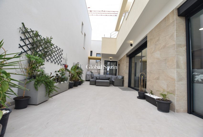 Resale - VILLA -
LOS MONTESINOS - Costa Blanca