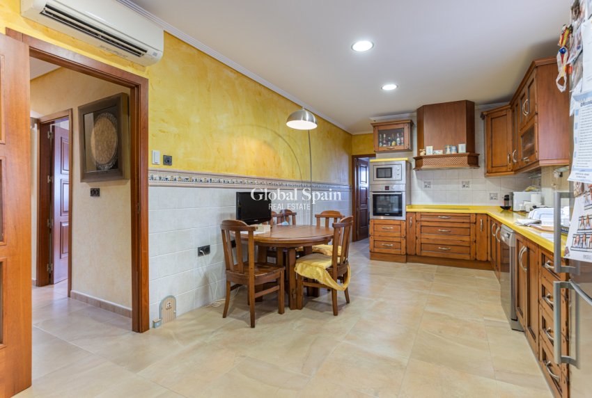 Resale - VILLA -
LOS MONTESINOS - Costa Blanca