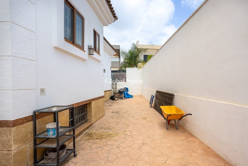 Resale - VILLA -
LOS MONTESINOS - Costa Blanca
