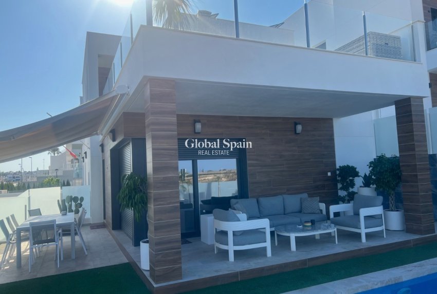 Resale - VILLA -
LOS MONTESINOS - Costa Blanca