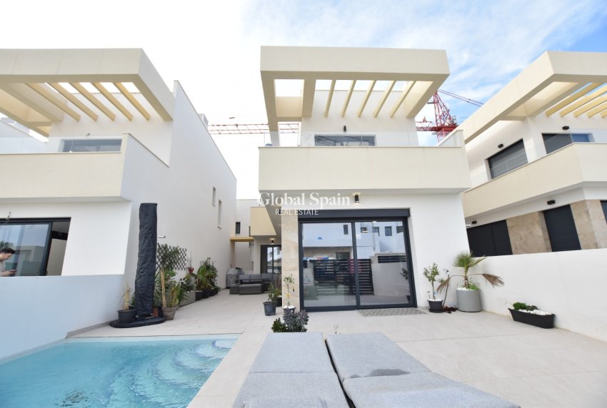 Resale - VILLA -
LOS MONTESINOS - Costa Blanca