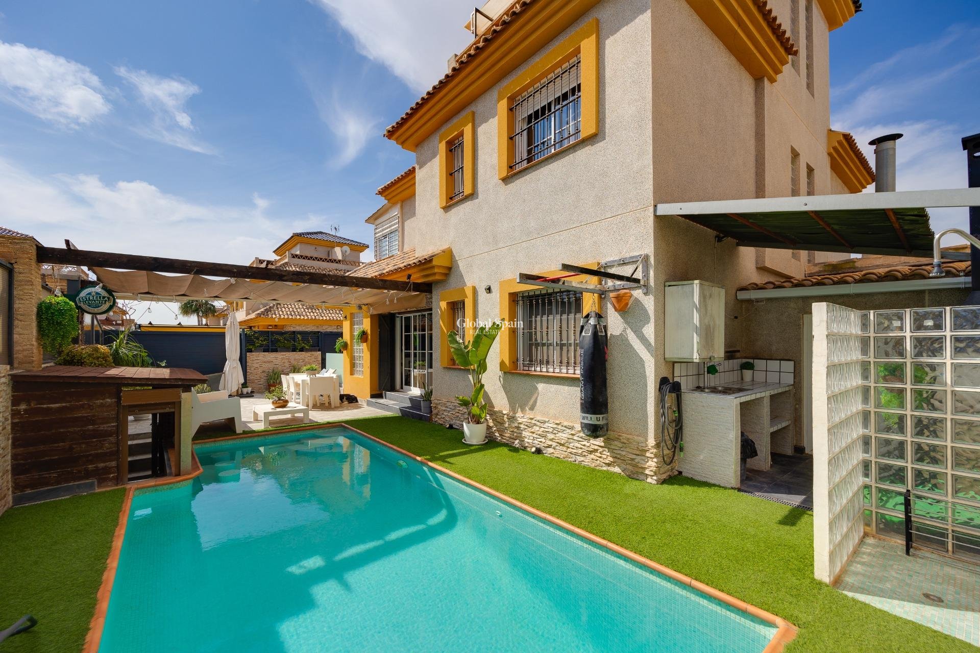 Resale - VILLA -
LOS MONTESINOS - La Herrada