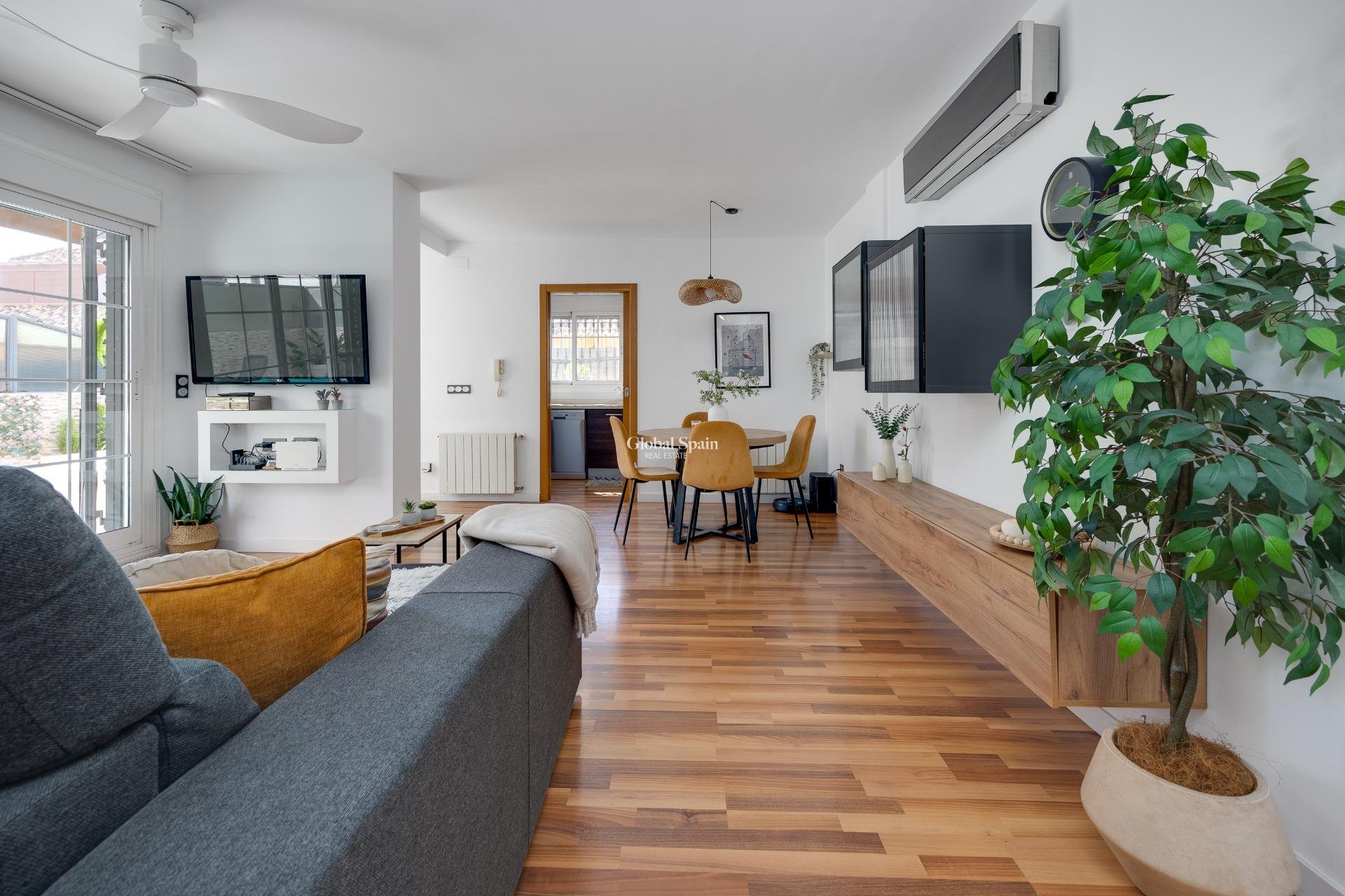 Resale - VILLA -
LOS MONTESINOS - La Herrada