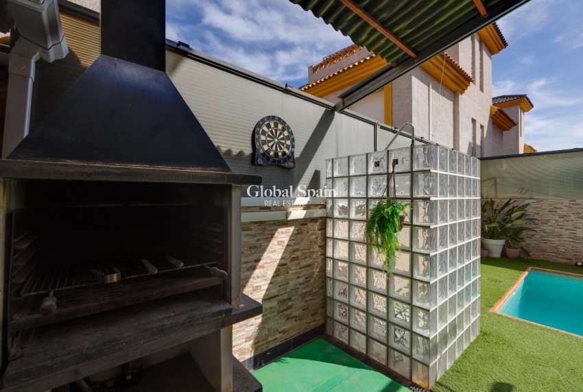 Resale - VILLA -
LOS MONTESINOS - La Herrada