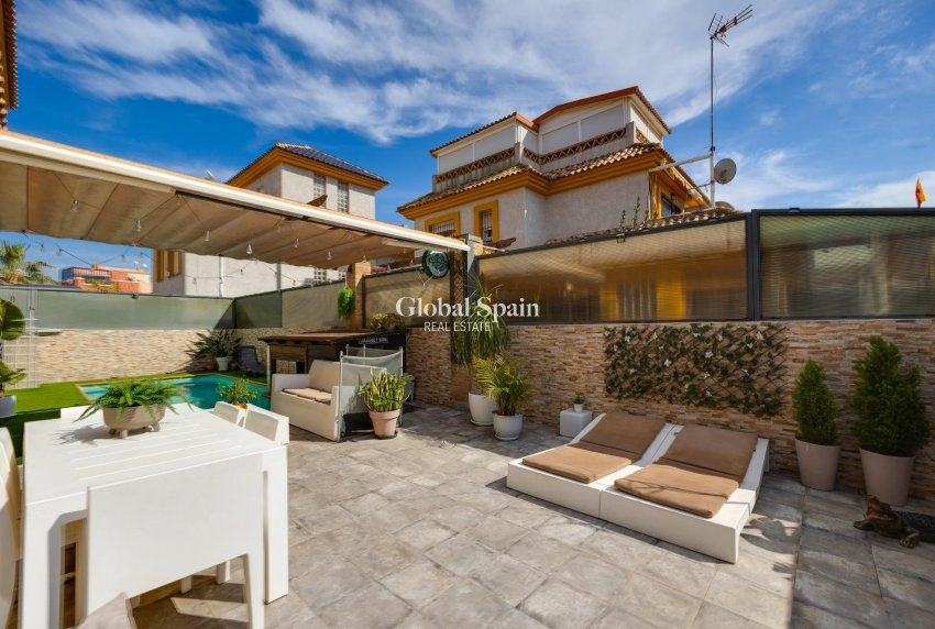 Resale - VILLA -
LOS MONTESINOS - La Herrada