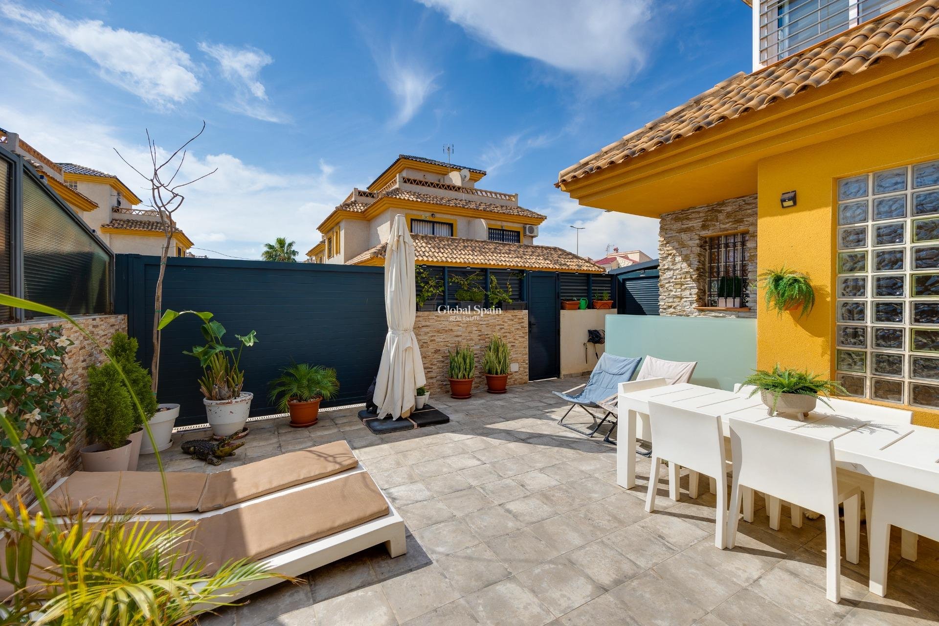 Resale - VILLA -
LOS MONTESINOS - La Herrada