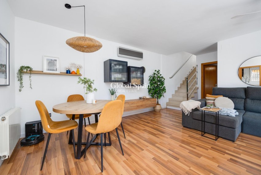 Resale - VILLA -
LOS MONTESINOS - La Herrada