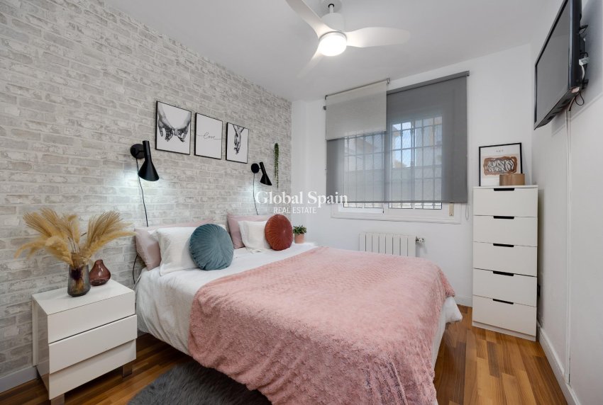 Resale - VILLA -
LOS MONTESINOS - La Herrada