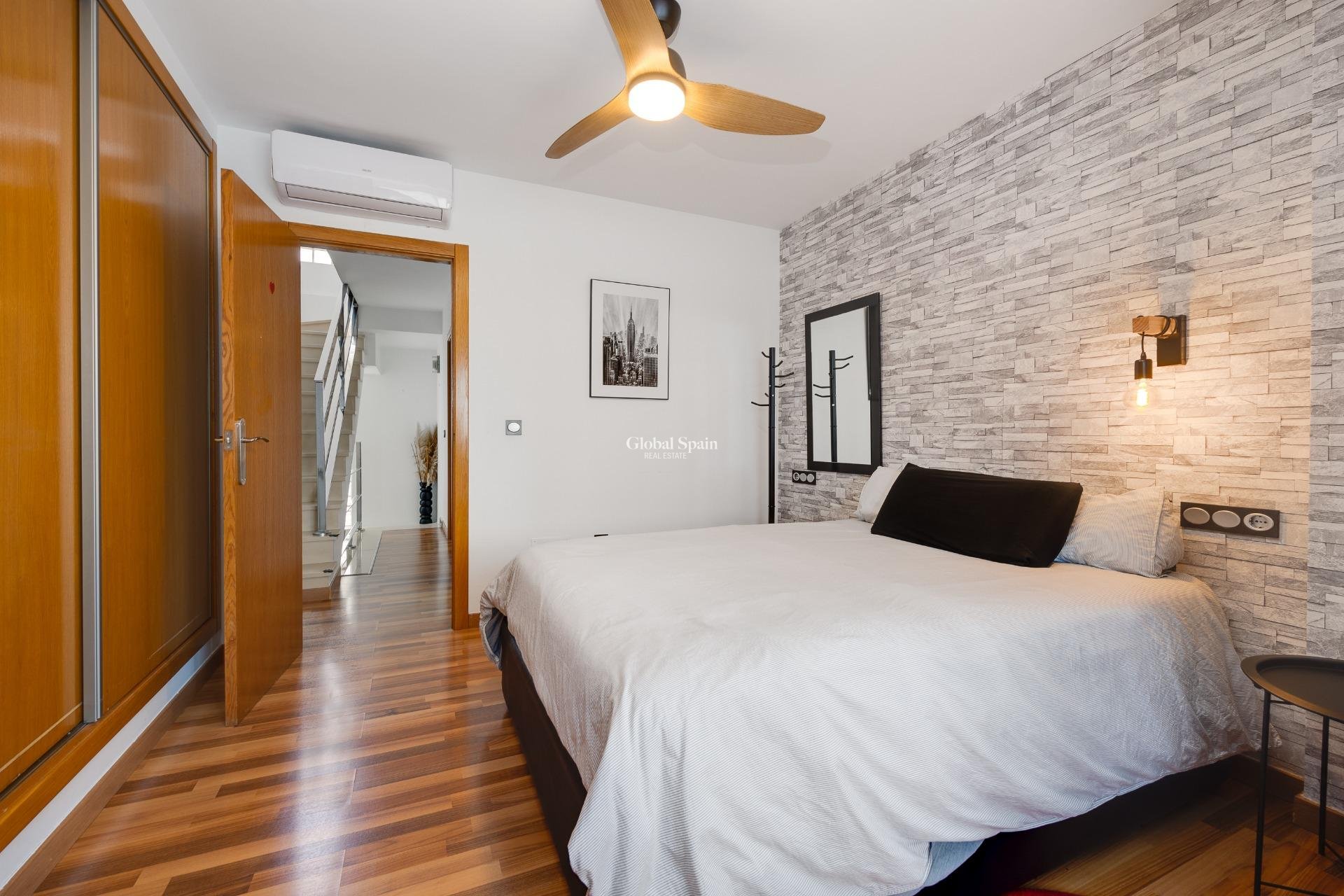 Resale - VILLA -
LOS MONTESINOS - La Herrada