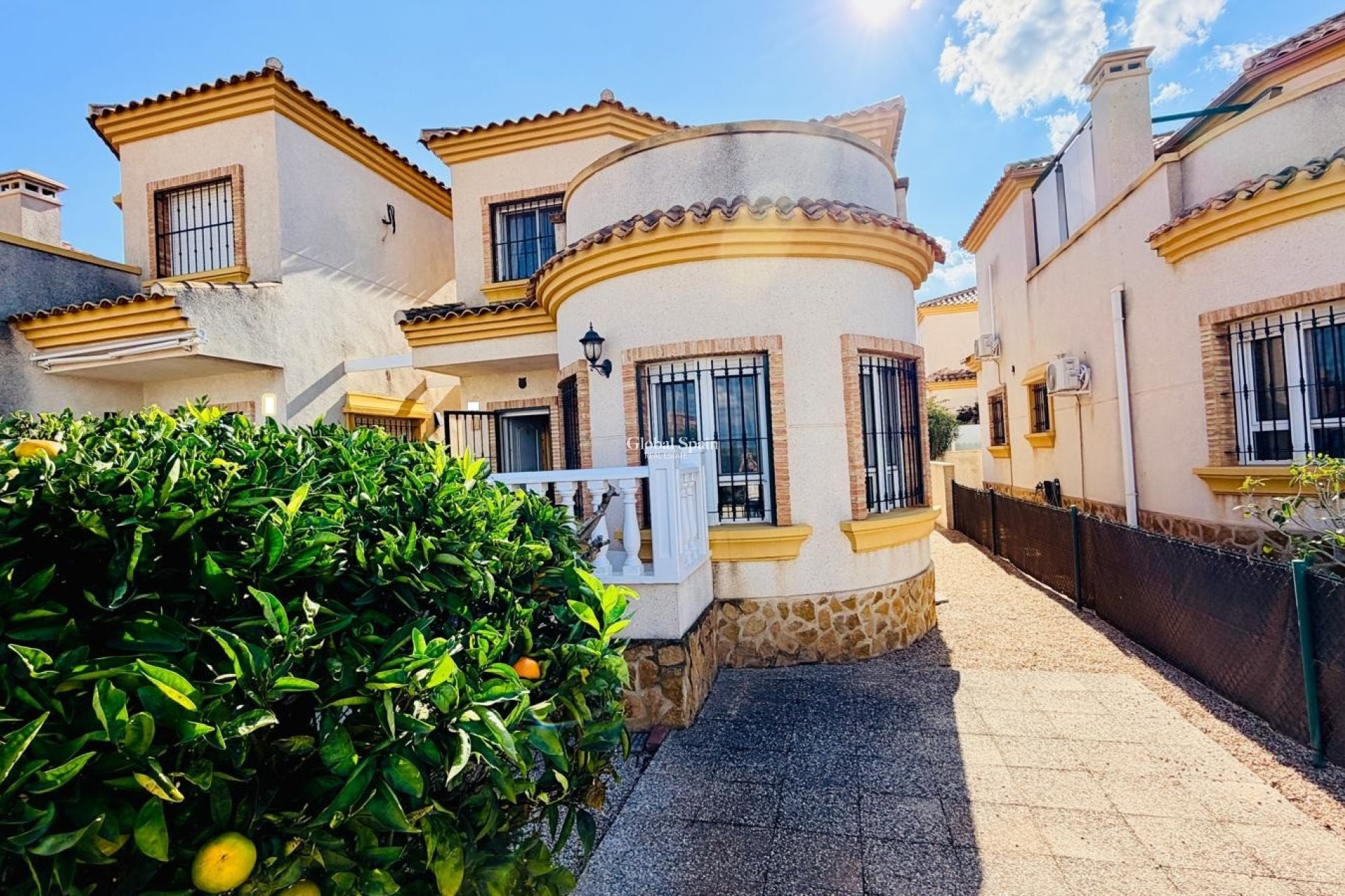 Resale - VILLA -
LOS MONTESINOS - La Herrada