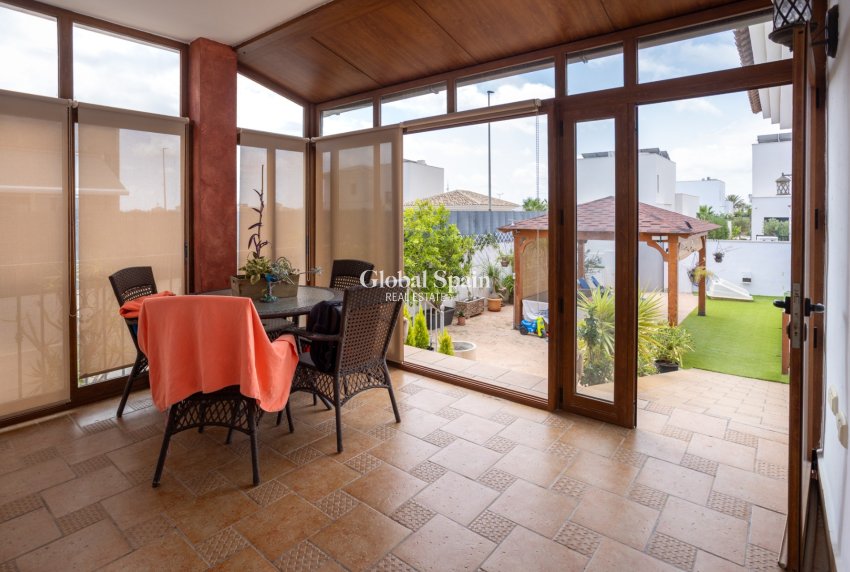 Resale - Villa -
LOS MONTESINOS - La Herrada