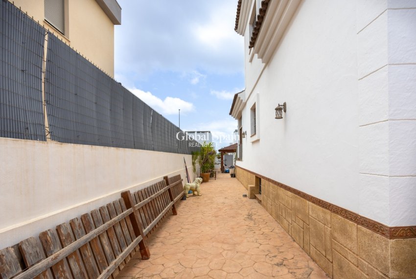 Resale - Villa -
LOS MONTESINOS - La Herrada