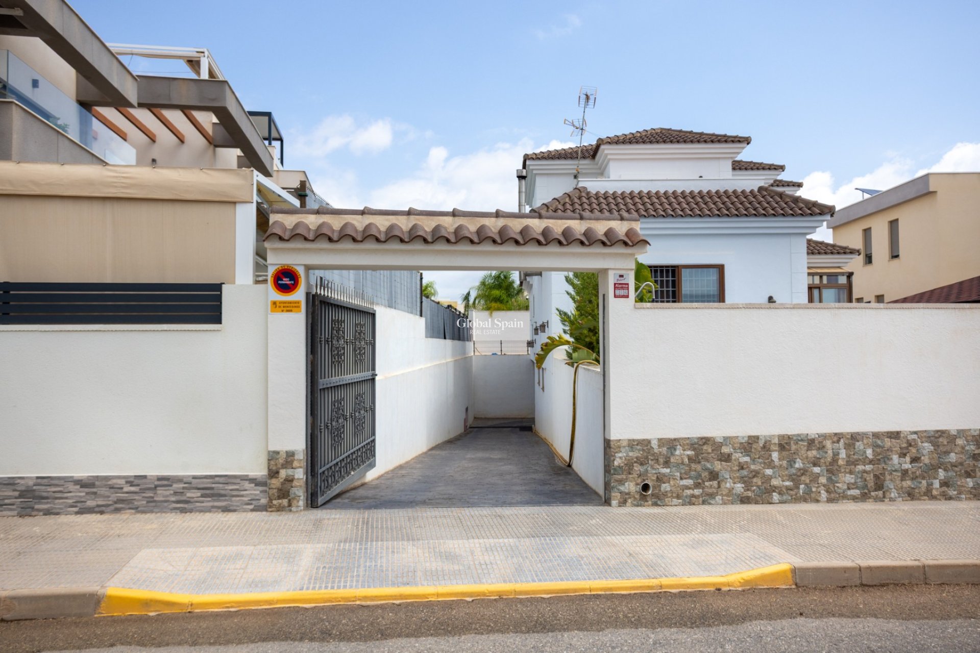 Resale - Villa -
LOS MONTESINOS - La Herrada
