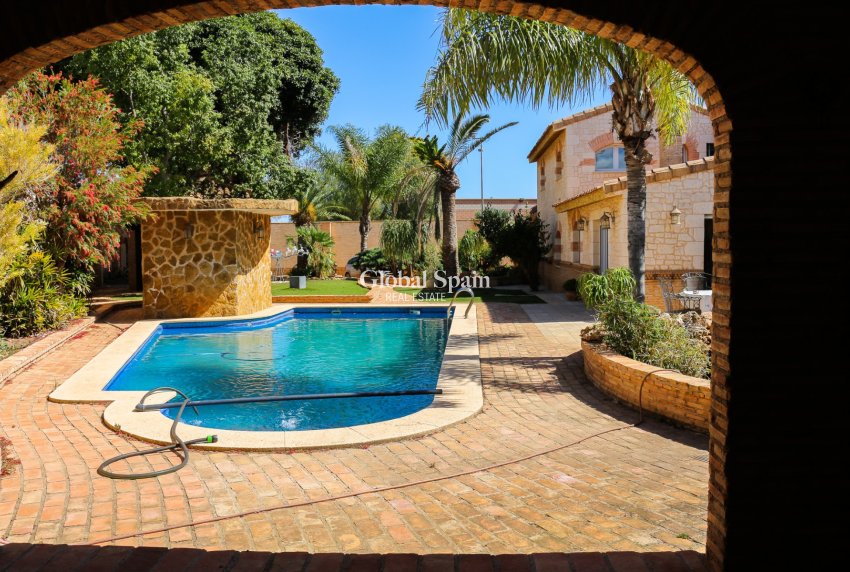 Resale - VILLA -
LOS URRUTIAS - Los Urrutias