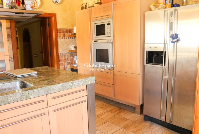 Resale - VILLA -
LOS URRUTIAS - Los Urrutias