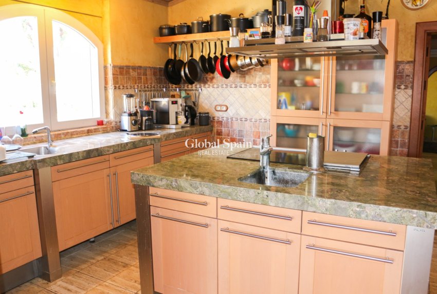 Resale - VILLA -
LOS URRUTIAS - Los Urrutias