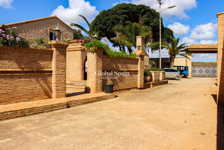 Resale - VILLA -
LOS URRUTIAS - Los Urrutias