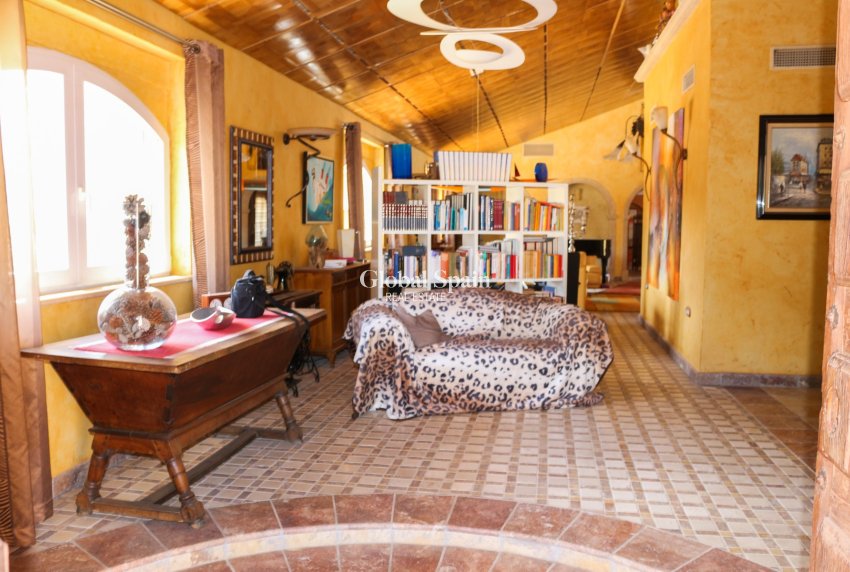 Resale - VILLA -
LOS URRUTIAS - Los Urrutias