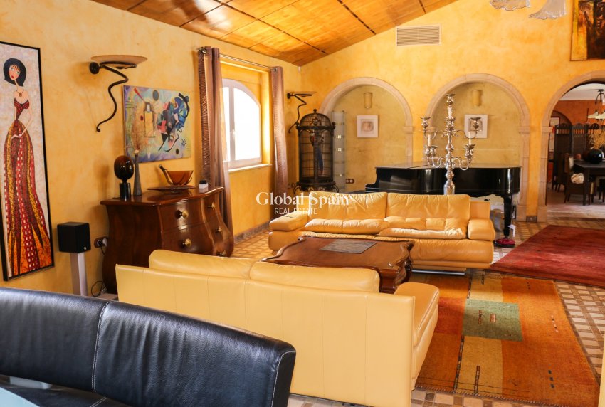 Resale - VILLA -
LOS URRUTIAS - Los Urrutias