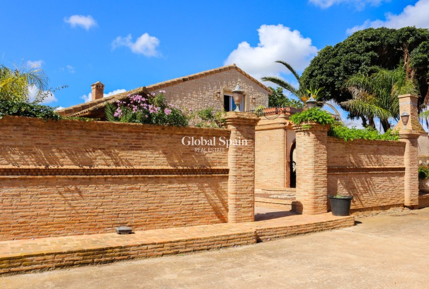 Resale - VILLA -
LOS URRUTIAS - Los Urrutias