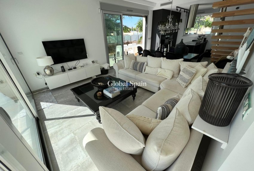 Resale - Villa -
MIL PALMERAS  - Costa Blanca Sur