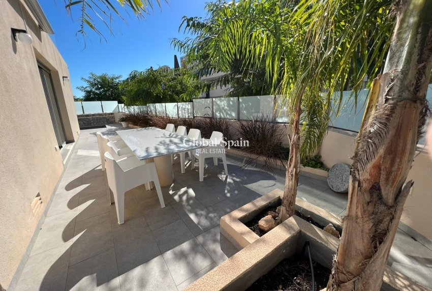 Resale - Villa -
MIL PALMERAS  - Costa Blanca Sur