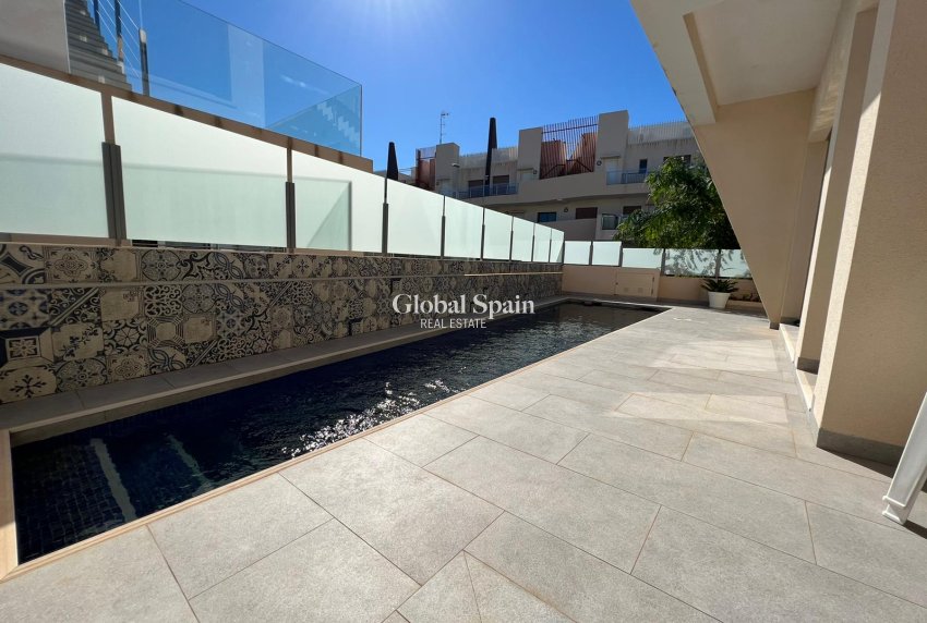 Resale - Villa -
MIL PALMERAS  - Costa Blanca Sur