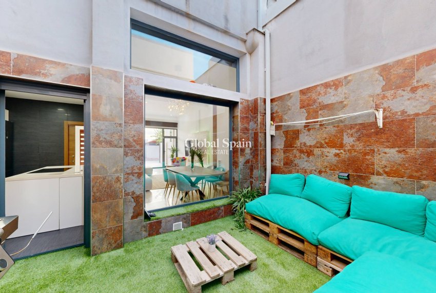 Resale - VILLA -
MOLINA DEL SEGURA - Torrealta