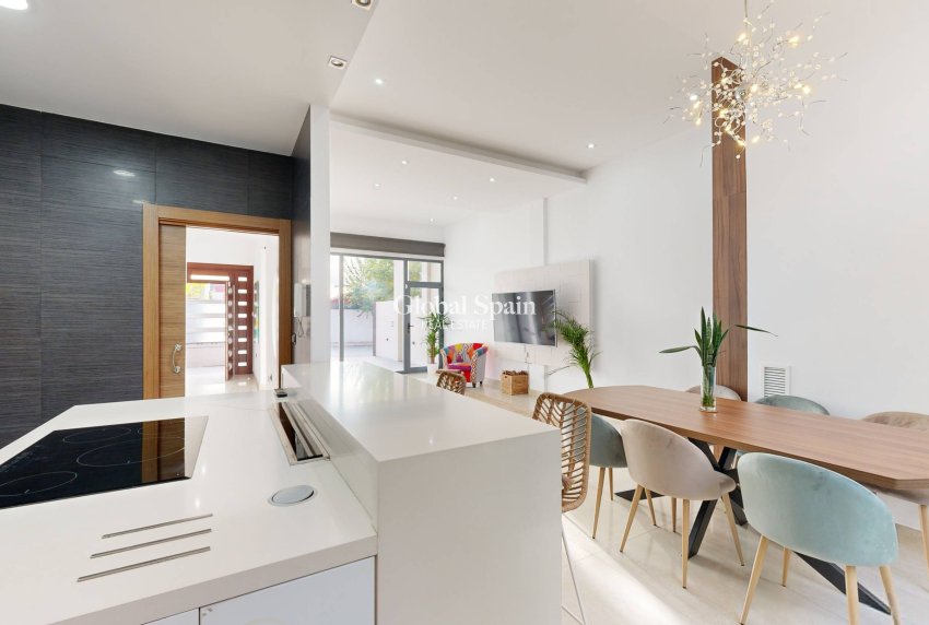 Resale - VILLA -
MOLINA DEL SEGURA - Torrealta