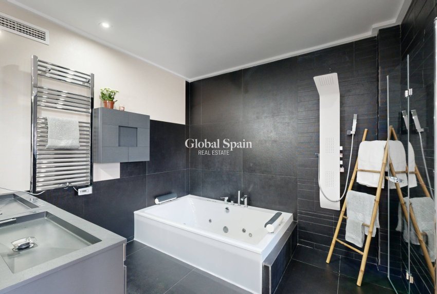 Resale - VILLA -
MOLINA DEL SEGURA - Torrealta