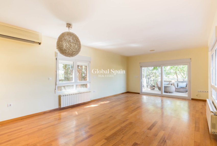 Resale - VILLA -
MOLINA DEL SEGURA