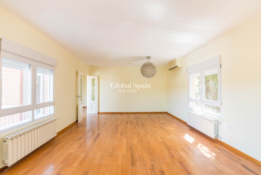 Resale - VILLA -
MOLINA DEL SEGURA