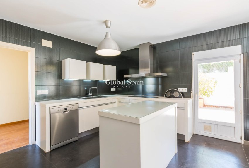 Resale - VILLA -
MOLINA DEL SEGURA