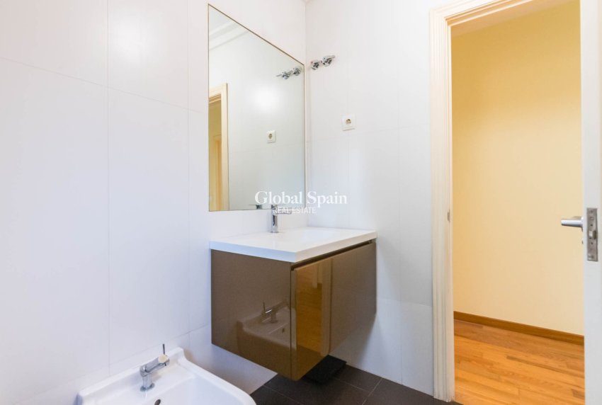 Resale - VILLA -
MOLINA DEL SEGURA