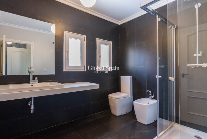 Resale - VILLA -
MOLINA DEL SEGURA