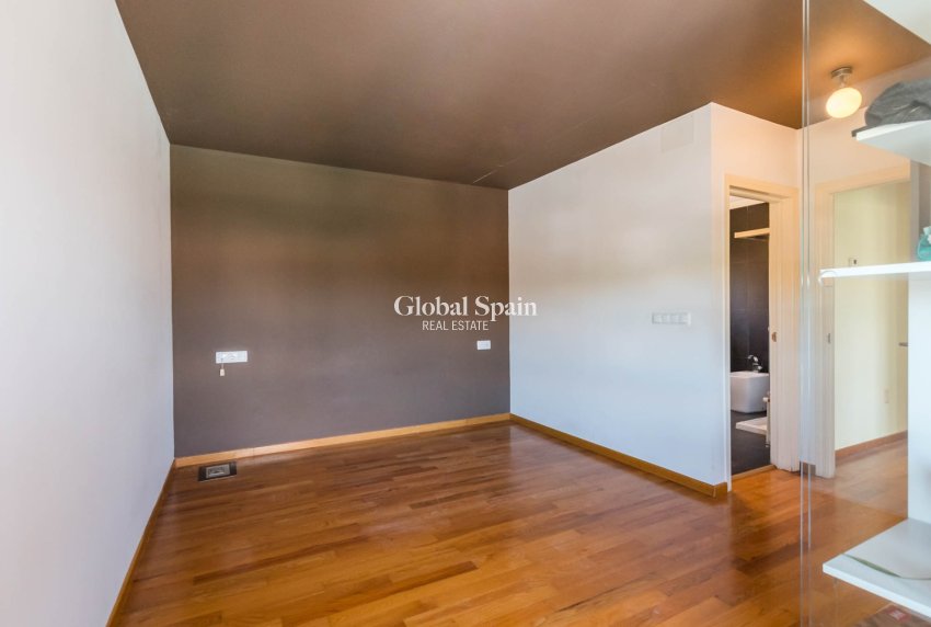 Resale - VILLA -
MOLINA DEL SEGURA